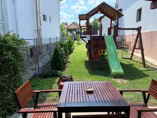 Гостевой дом Pensiunea Casa Rica Кэлимэнешти-1